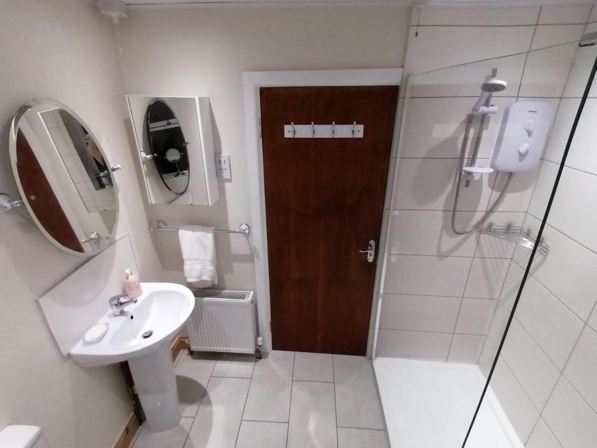 Spacious 5 Double Bed Bedroom Bungalow Near Belfast Лісберн Екстер'єр фото